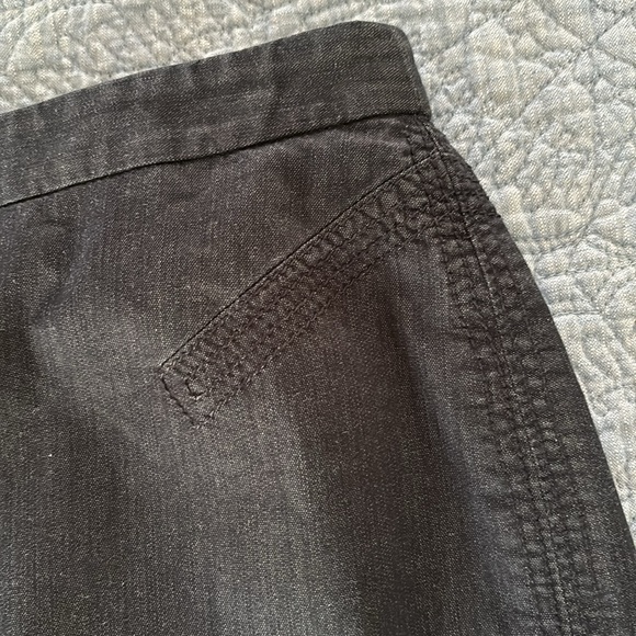 LOFT Lightweight Denim Skirt. Size 6 - Picture 10 of 12